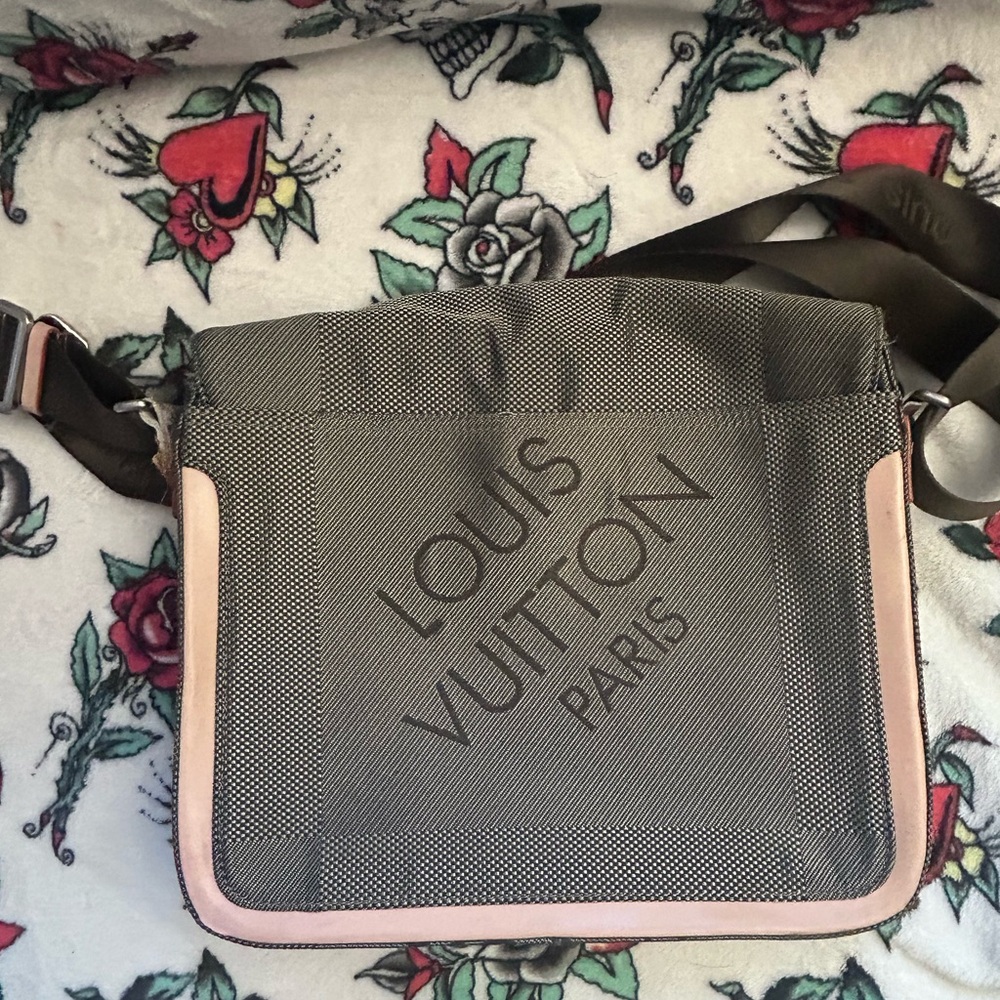 Louis Vuitton Damier Geant Citadin Canvas Messenger Bag - Picture 7 of 15